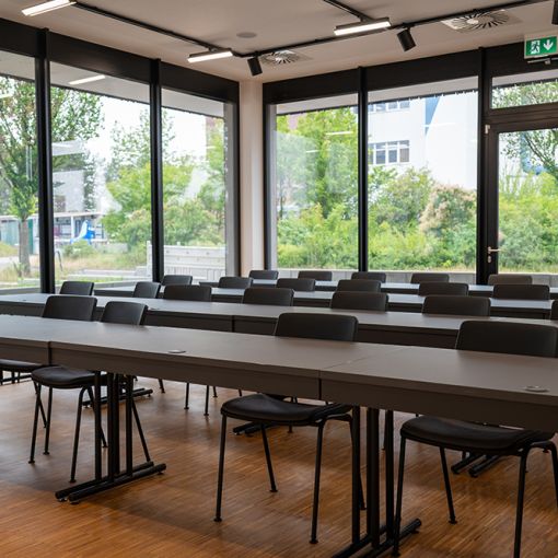 Innocenter Erfurt Erfurt 1 Fensterfront mit B&auml;umen